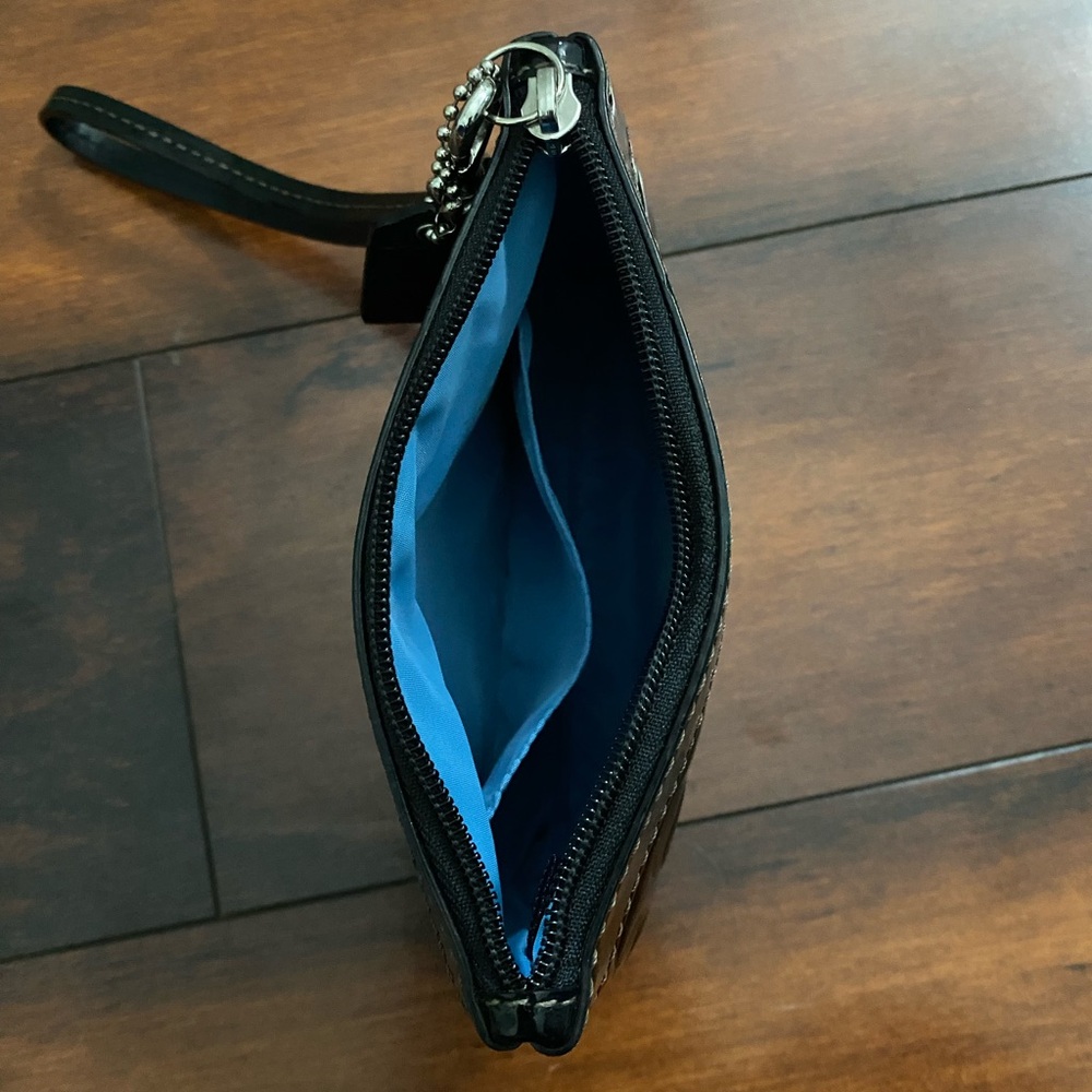 Coach Black Patent Leather Wristlet Y2K - Picture 5 of 5